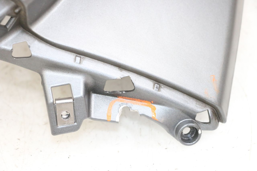 photo de CARENADO FRONTAL PIAGGIO MP3 500 (2016 - 2018) - Perfil de la pieza de repuesto