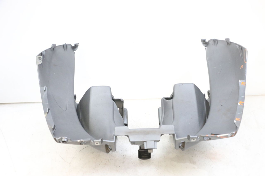 photo de CARENADO FRONTAL PIAGGIO MP3 500 (2016 - 2018) - Primer plano técnico