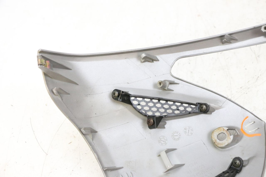 photo de CARENADO FRONTAL SUPERIOR KYMCO AGILITY CITY 4T 50 (2008 - 2016) - Primer plano técnico