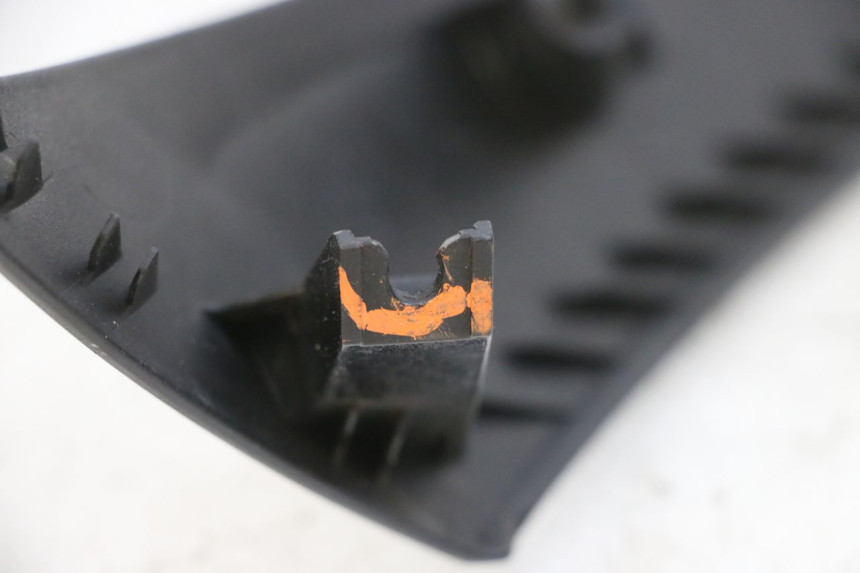 photo de CARENADO FRONTAL SUPERIOR SUZUKI BURGMAN 125 (2007 - 2014) - Zoom estado de uso