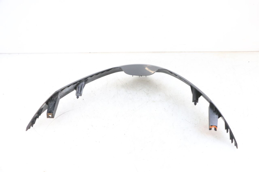 photo de CARENADO FRONTAL SUPERIOR SUZUKI BURGMAN 125 (2007 - 2014) - Detalles de los puntos de fijación