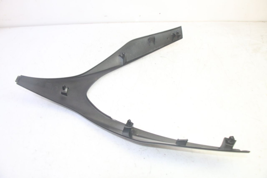 photo de CARENADO FRONTAL SUPERIOR PIAGGIO MP3 HPE 350 (2018 - 2020) - Primer plano técnico