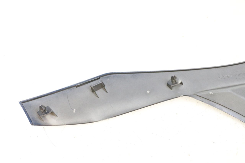 photo de CARENADO FRONTAL SUPERIOR PIAGGIO MP3 RL 250 (2007 - 2010) - Otra perspectiva