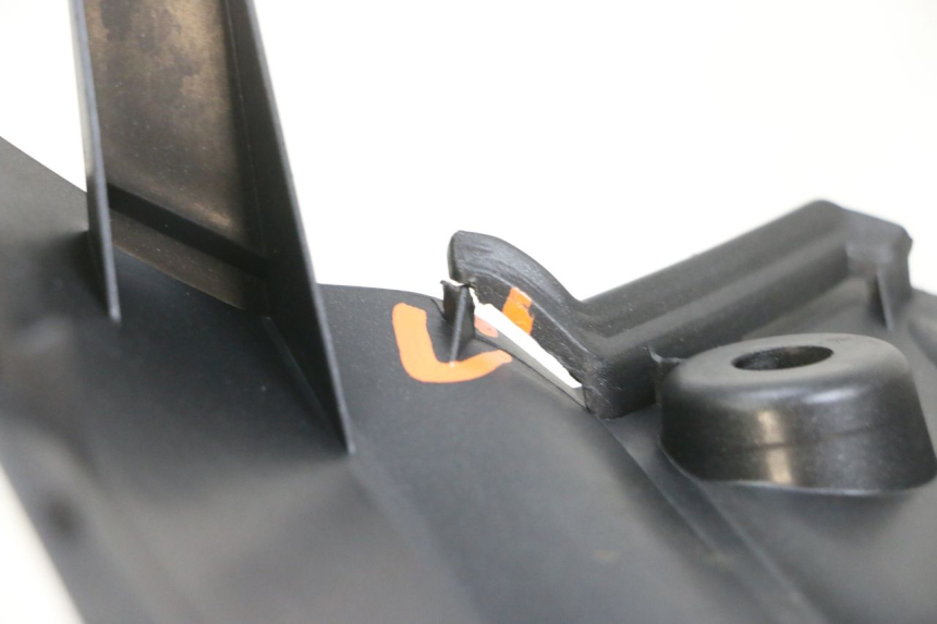 photo de CARENADO FRONTAL SUPERIOR YAMAHA TRICITY 300 (2020 - 2024) - Detalle de la pieza