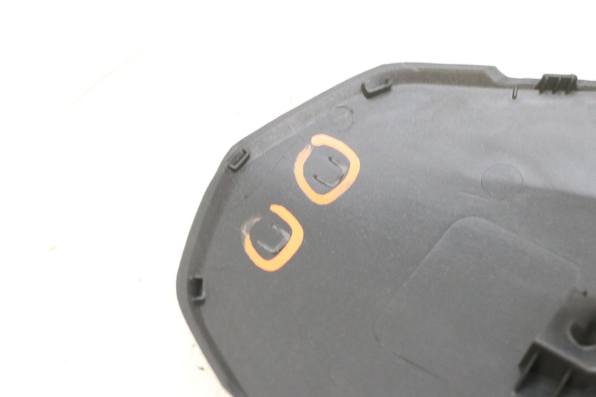 photo de CARENADO FRONTAL SUPERIOR YAMAHA TRICITY 300 (2020 - 2024) - Primer plano técnico