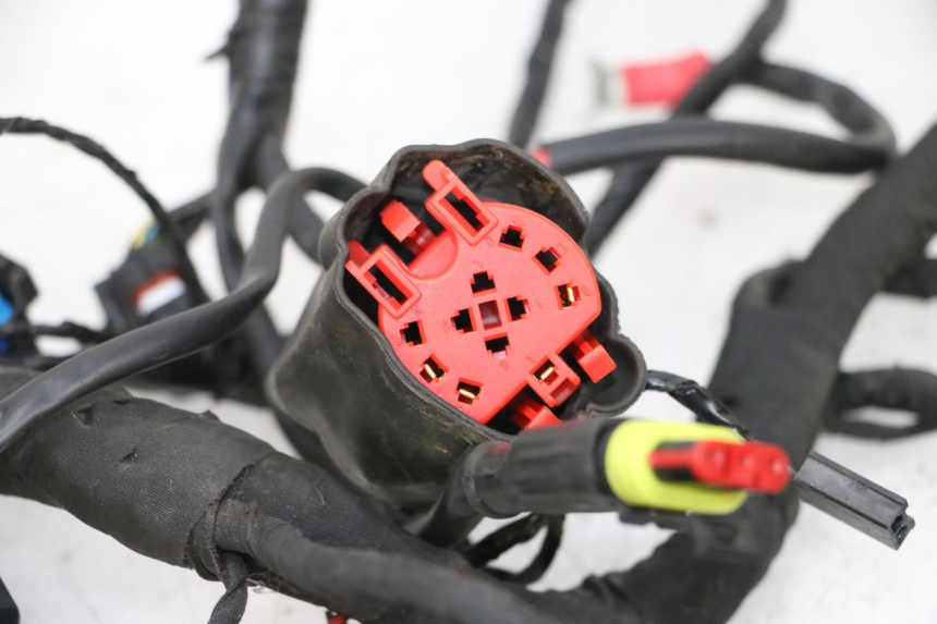 photo de CABLEADO PIAGGIO MP3 HPE 300 (2019 - 2026) - Recambio usado revisado