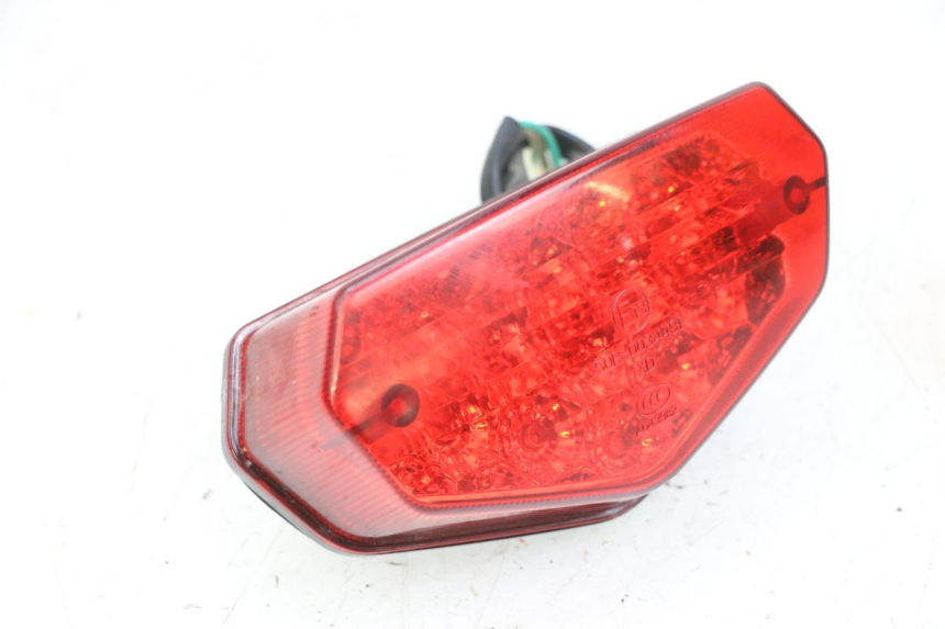 photo de LUZ TRASERA MAG POWER BOMBERS 4T 50 (2016 - 2026) - Detalles de los puntos de fijación