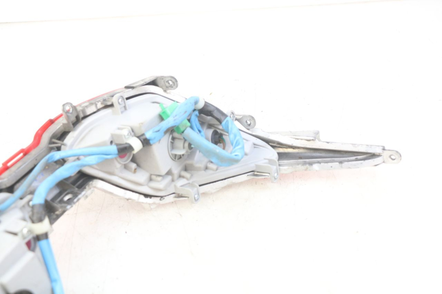 photo de LUZ TRASERA KYMCO DOWNTOWN ABS 125 (2015 - 2017) - Detalles de los puntos de fijación