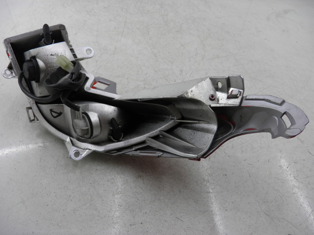 photo de LUZ TRASERA DERECHA HONDA FES S-WING SWING 125 (2007 - 2015)