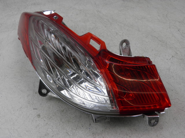 photo de LUZ TRASERA DERECHA HONDA FES S-WING SWING ABS 125 (2007 - 2015)