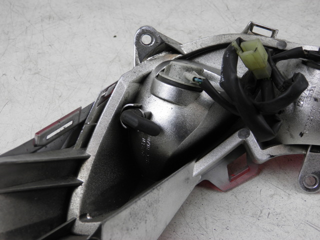 photo de LUZ TRASERA DERECHA HONDA FES S-WING SWING ABS 125 (2007 - 2015)