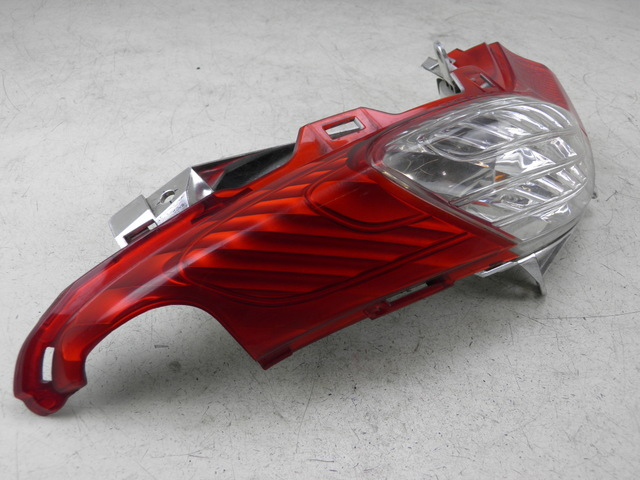 photo de LUZ TRASERA DERECHA HONDA FES S-WING SWING ABS 125 (2007 - 2015)