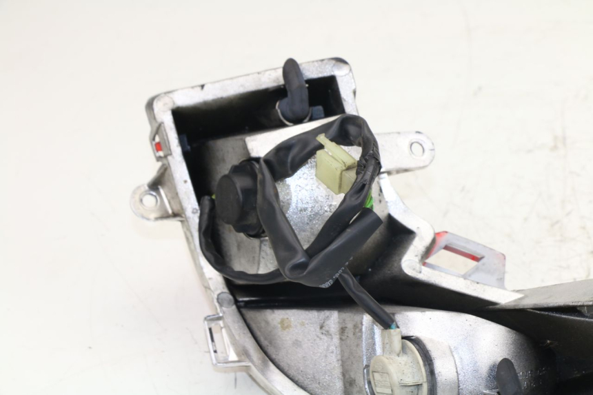 photo de LUZ TRASERA DERECHA HONDA FES S-WING SWING ABS 125 (2007 - 2015)