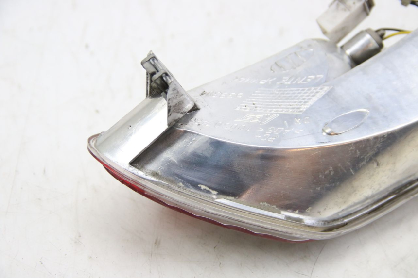 photo de LUZ TRASERA DERECHA PIAGGIO MP3 125 (2006 - 2014)