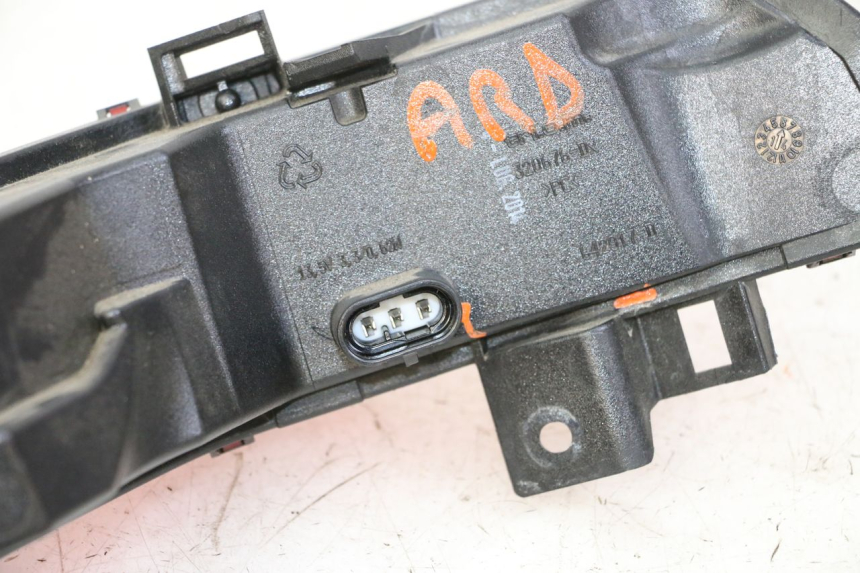 photo de LUZ TRASERA DERECHA PIAGGIO MP3 500 (2014 - 2016)