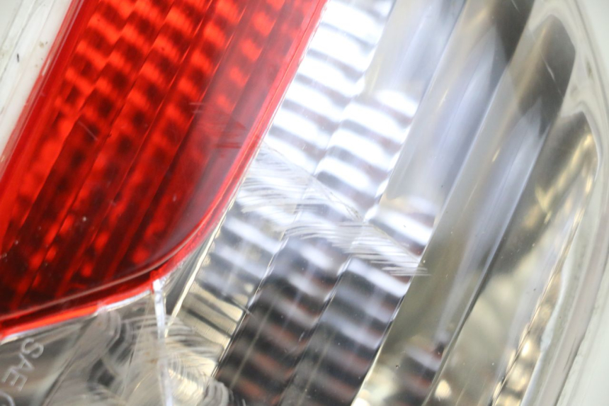 photo de LUZ TRASERA DERECHA PIAGGIO MP3 RL 250 (2007 - 2010)