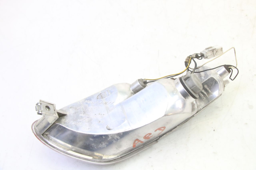 photo de LUZ TRASERA DERECHA PIAGGIO MP3 125 (2006 - 2014)