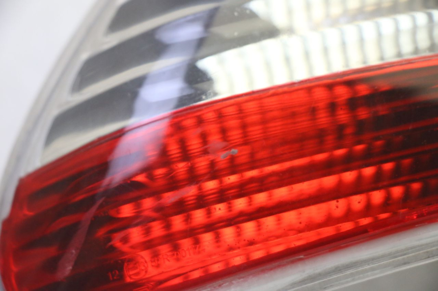 photo de LUZ TRASERA DERECHA PIAGGIO MP3 RL 250 (2007 - 2010)