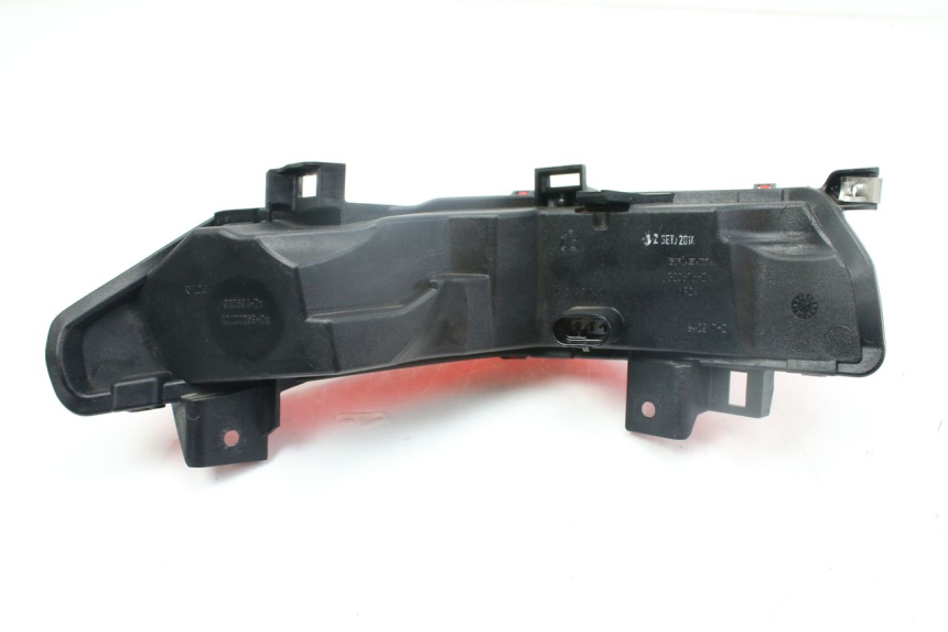 photo de LUZ TRASERA DERECHA PIAGGIO MP3 500 (2014 - 2016)