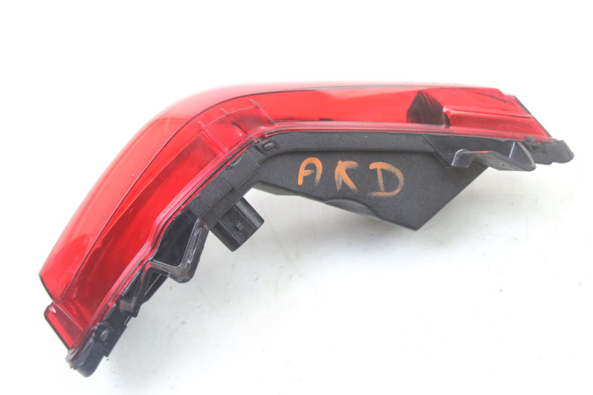 photo de LUZ TRASERA DERECHA PIAGGIO MP3 500 (2014 - 2016)
