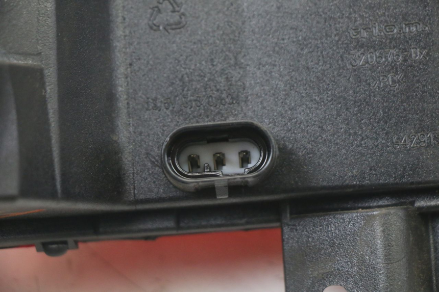 photo de LUZ TRASERA DERECHA PIAGGIO MP3 500 (2014 - 2016)