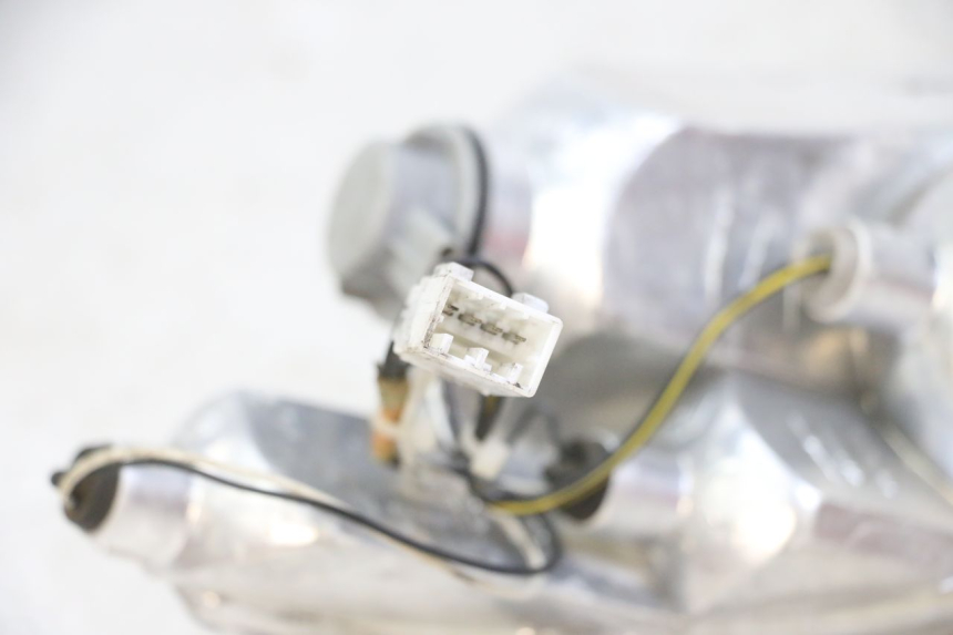 photo de LUZ TRASERA DERECHA PIAGGIO MP3 125 (2006 - 2014)