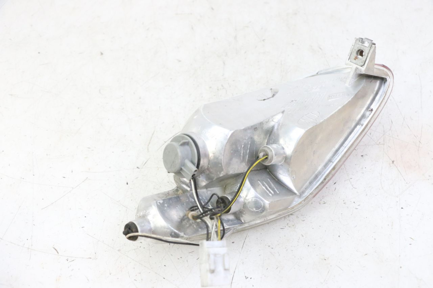 photo de LUZ TRASERA DERECHA PIAGGIO MP3 125 (2006 - 2014)