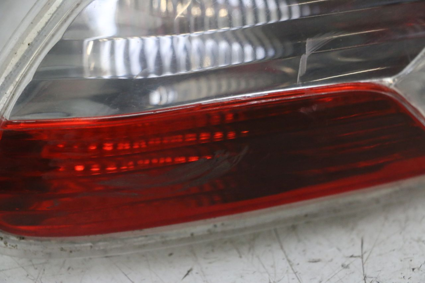 photo de LUZ TRASERA DERECHA PIAGGIO MP3 125 (2006 - 2014)