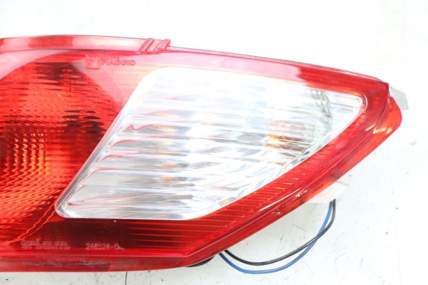 photo de FARO TRASERO DERECHO PIAGGIO MP3 LT 400 (2007 - 2012)