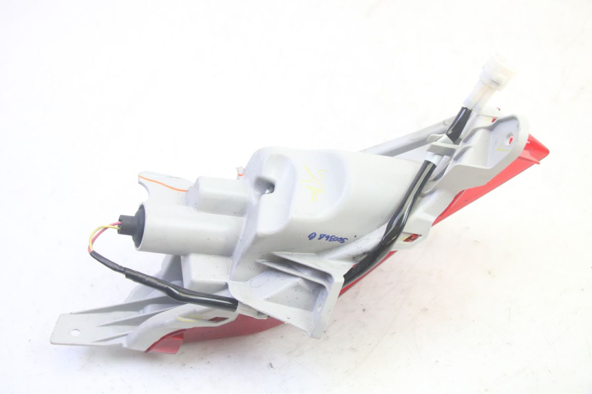 photo de LUZ TRASERA DERECHA YAMAHA TRICITY 300 (2020 - 2024) - Estado de la superficie y material