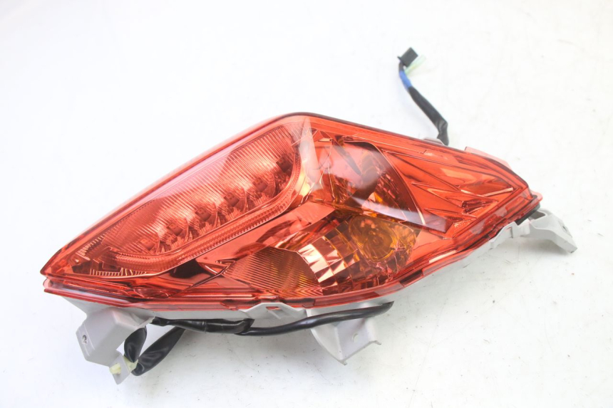 photo de LUZ TRASERA DERECHA YAMAHA XMAX X-MAX 125 (2021 - 2025)