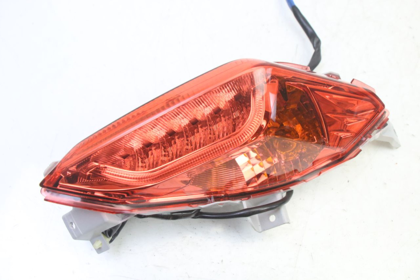 photo de LUZ TRASERA DERECHA YAMAHA XMAX X-MAX 125 (2021 - 2025)