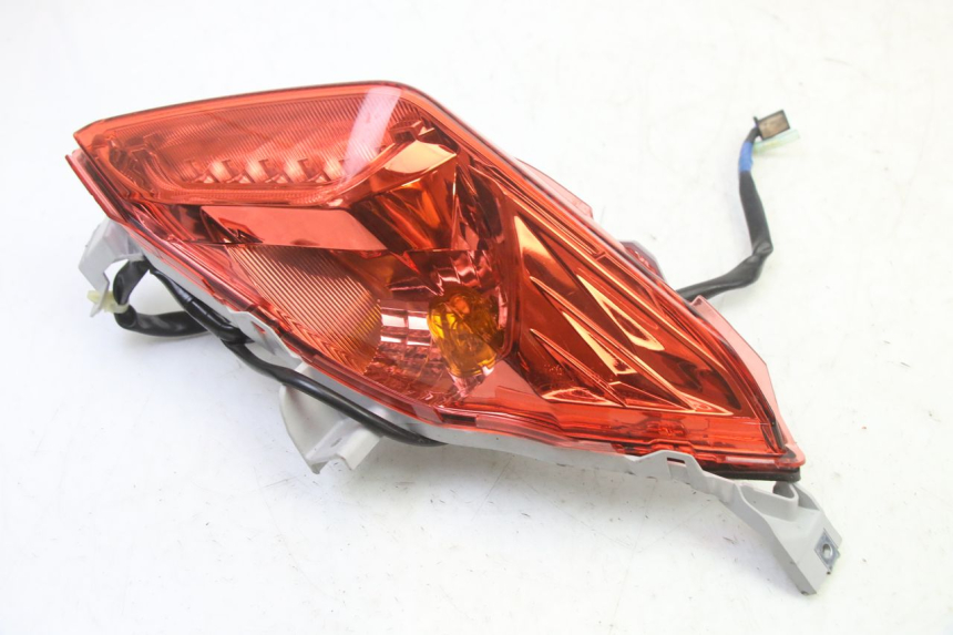 photo de LUZ TRASERA DERECHA YAMAHA XMAX X-MAX 125 (2021 - 2025)