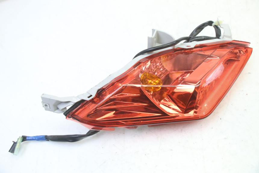 photo de LUZ TRASERA DERECHA YAMAHA XMAX X-MAX 125 (2021 - 2025)