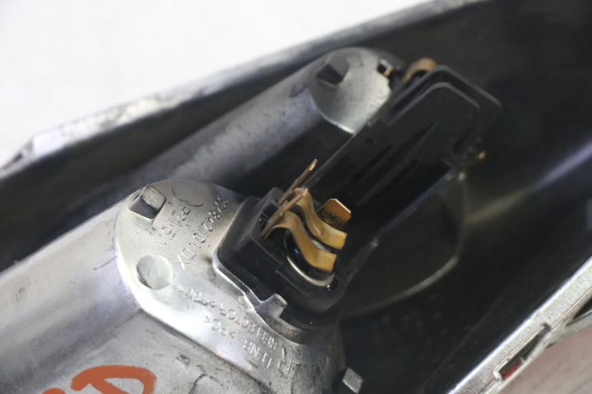 photo de FARO TRASERO DERECHO YAMAHA X-MAX XMAX 250 (2006 - 2009)