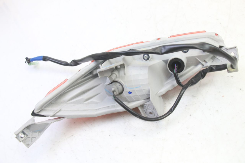 photo de LUZ TRASERA DERECHA YAMAHA XMAX X-MAX 125 (2021 - 2025)