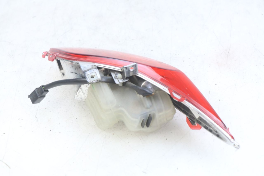 photo de FARO TRASERO DERECHO YAMAHA X-MAX XMAX 125 (2010 - 2014)