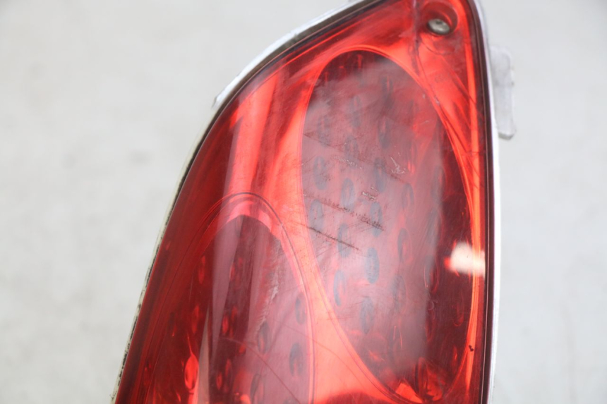 photo de FARO TRASERO DERECHO YAMAHA XMAX X-MAX 125 (2006 - 2009)