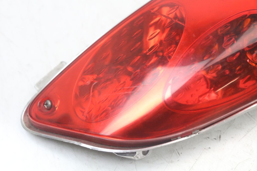 photo de FARO TRASERO DERECHO YAMAHA XMAX X-MAX 125 (2006 - 2009)