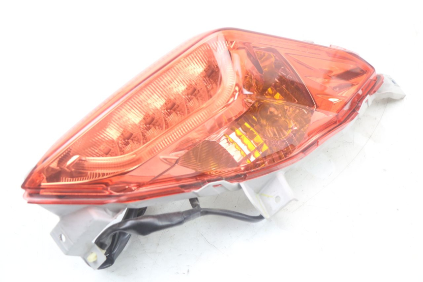 photo de FARO TRASERO DERECHO YAMAHA XMAX X-MAX ABS 125 (2017 - 2020)