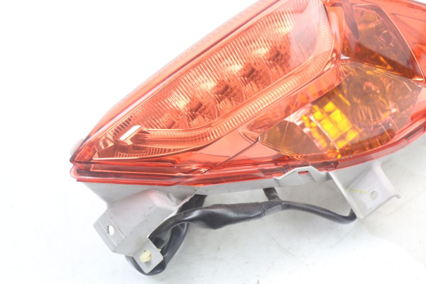 photo de FARO TRASERO DERECHO YAMAHA XMAX X-MAX ABS 125 (2017 - 2020)