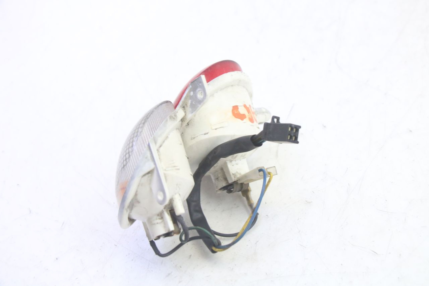 photo de LUZ TRASERA DERECHA YAMAHA YP MAJESTY 125 (2002 - 2006) - Primer plano técnico