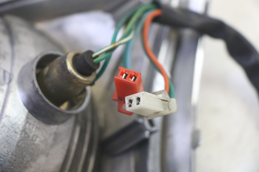 photo de LUZ TRASERA SYM FIDDLE 3 III 125 (2014 - 2020) - Detalles de los puntos de fijación