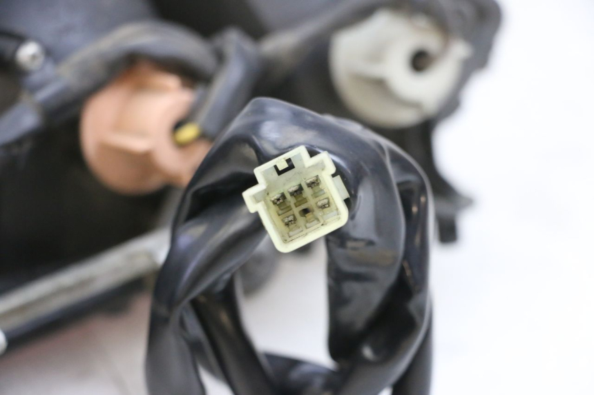 photo de LUZ TRASERA YAMAHA FJR ABS 1300 (2006 - 2012) - Primer plano técnico