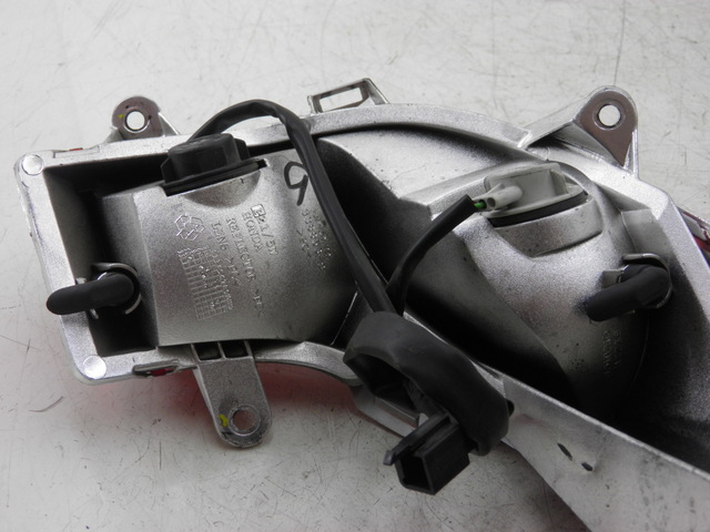 photo de LUZ TRASERA IZQUIERDA HONDA FES S-WING SWING 125 (2007 - 2015)