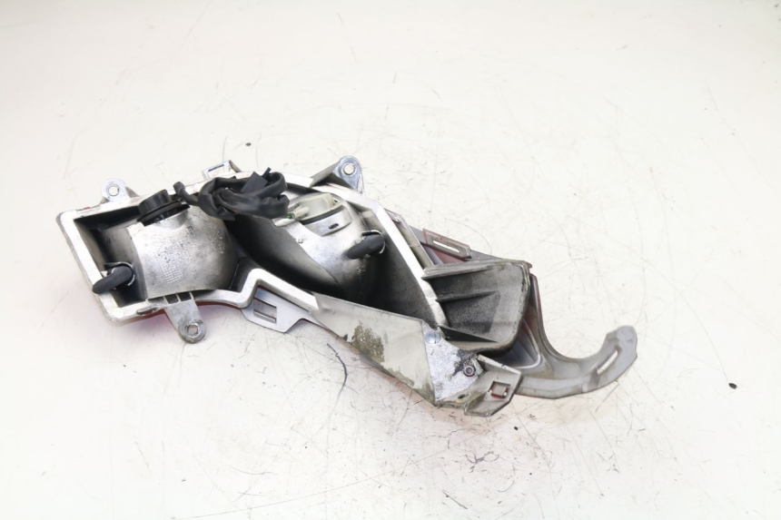 photo de LUZ TRASERA IZQUIERDA HONDA FES S-WING SWING 125 (2007 - 2015)