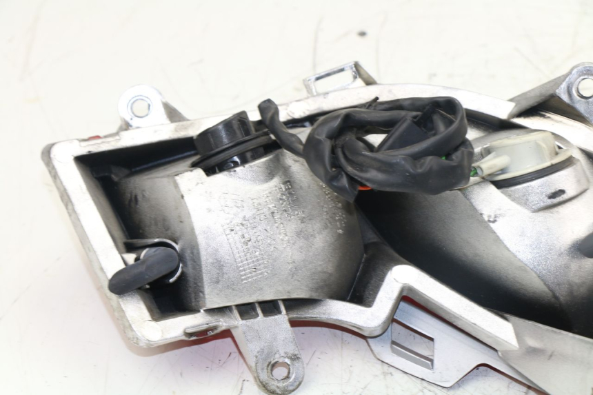 photo de LUZ TRASERA IZQUIERDA HONDA FES S-WING SWING 125 (2007 - 2015)