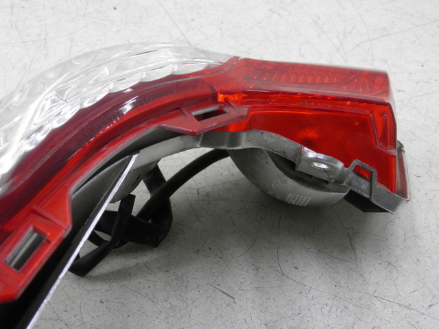 photo de LUZ TRASERA IZQUIERDA HONDA FES S-WING SWING ABS 125 (2007 - 2015)