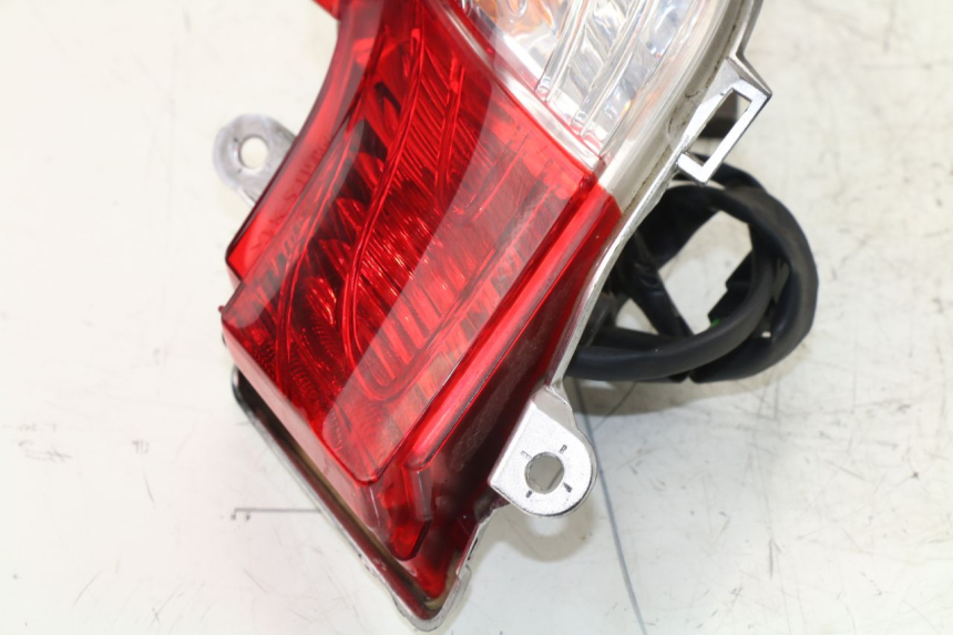 photo de LUZ TRASERA IZQUIERDA HONDA FES S-WING SWING ABS 125 (2007 - 2015)