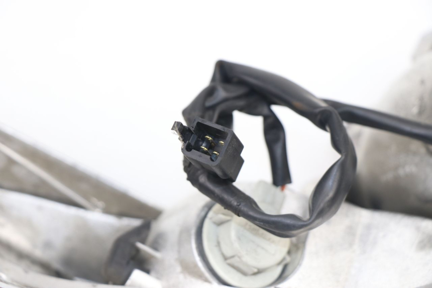 photo de LUZ TRASERA IZQUIERDA HONDA FES S-WING SWING ABS 125 (2007 - 2015)